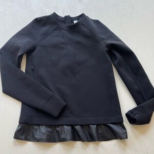 IVIVVA BY LULULEMON black crewneck sweatshirt girls size 14